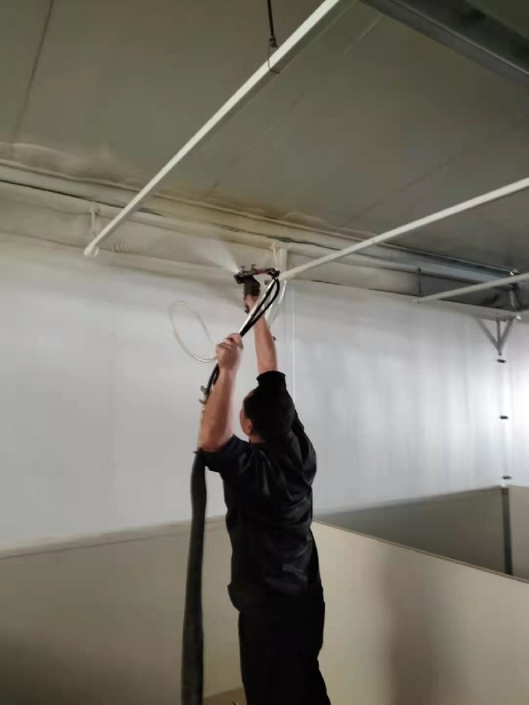 聚氨酯發泡機墻體保溫噴涂施工流程及要點分析